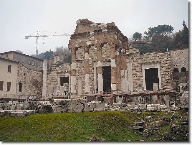 Clicca per scorrere le foto originali ingrandite
