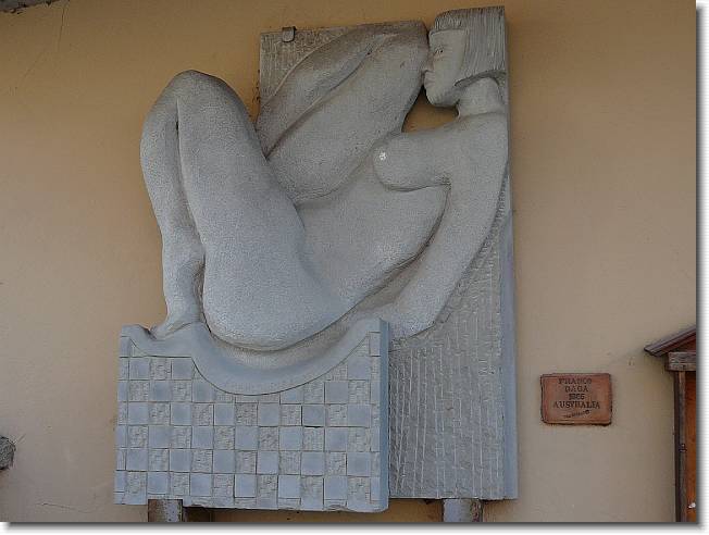 Clicca per scorrere le foto originali ingrandite