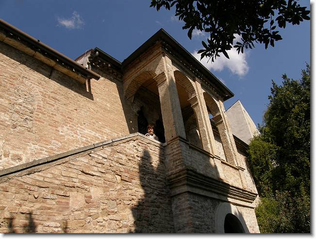Clicca per scorrere le foto originali ingrandite