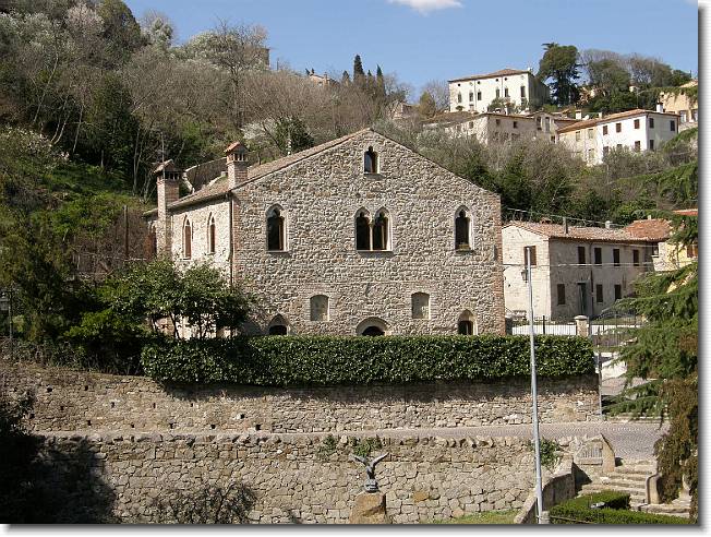 Clicca per scorrere le foto originali ingrandite