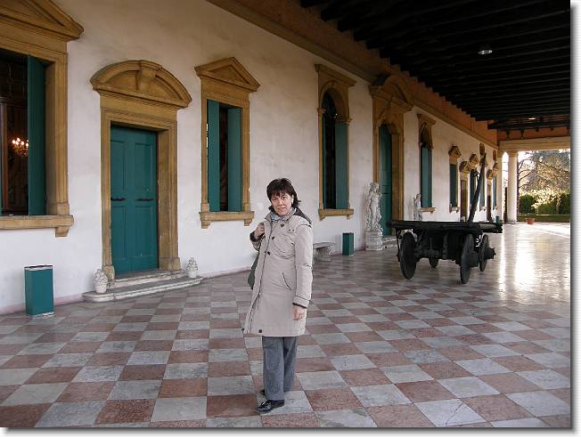 Clicca per scorrere le foto originali ingrandite