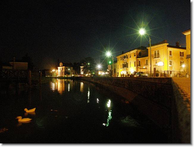 Clicca per scorrere le foto originali ingrandite