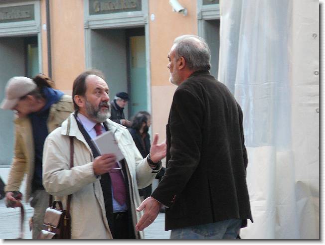Clicca per scorrere le foto originali ingrandite