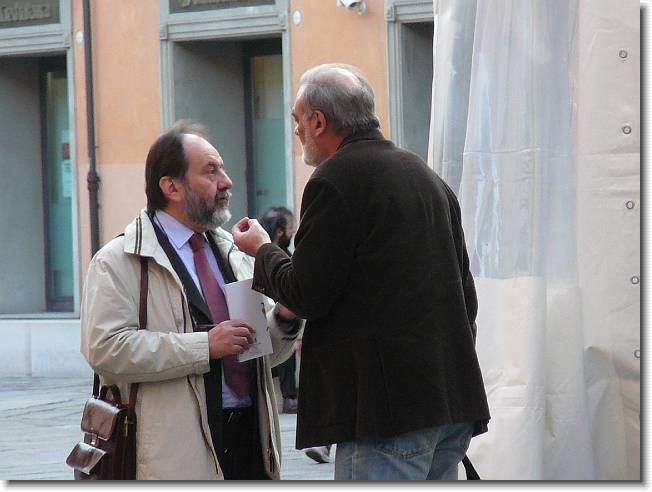 Clicca per scorrere le foto originali ingrandite