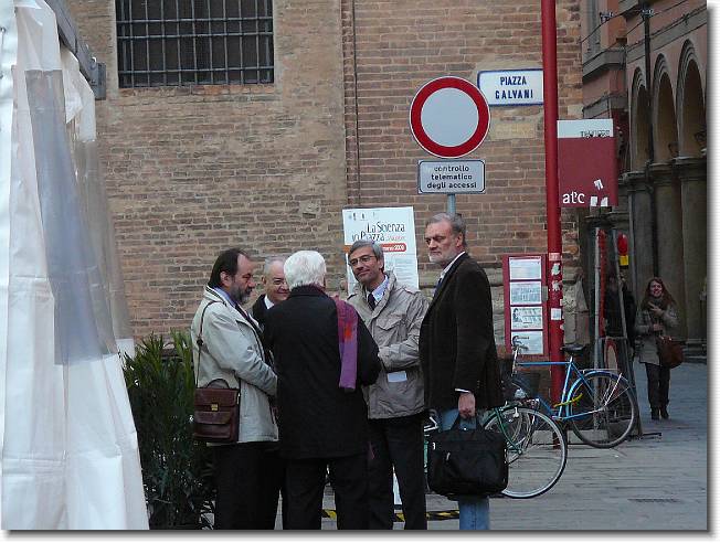 Clicca per scorrere le foto originali ingrandite