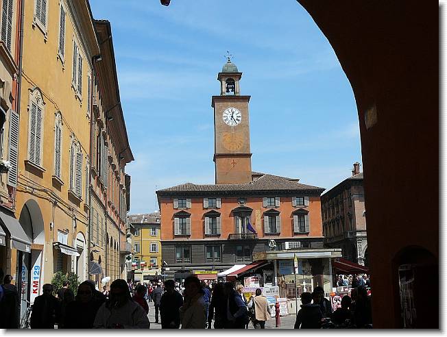 Clicca per scorrere le foto originali ingrandite