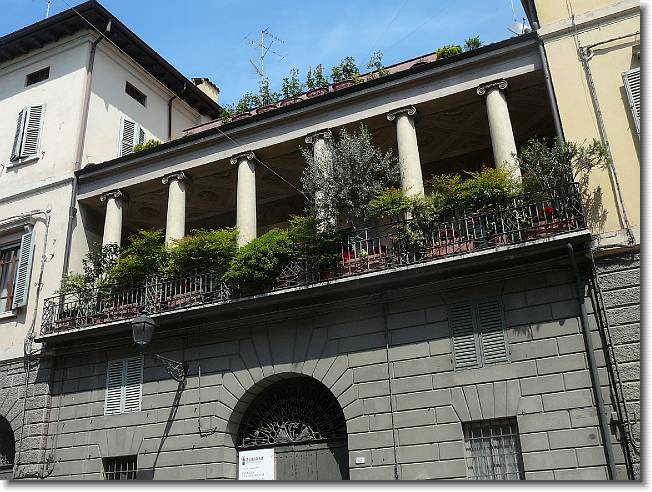 Clicca per scorrere le foto originali ingrandite
