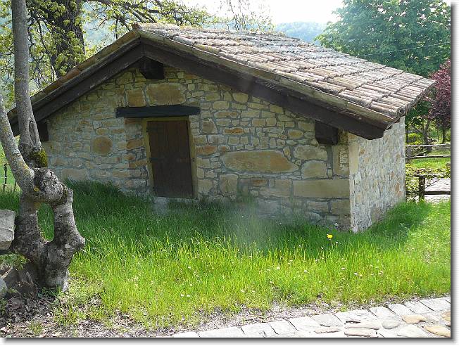 Clicca per scorrere le foto originali ingrandite