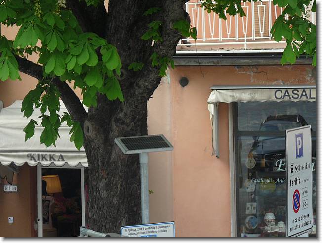 Clicca per scorrere le foto originali ingrandite