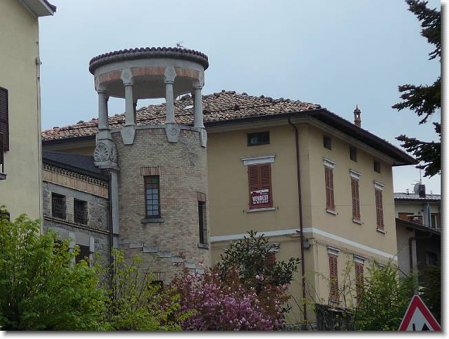Clicca per scorrere le foto originali ingrandite