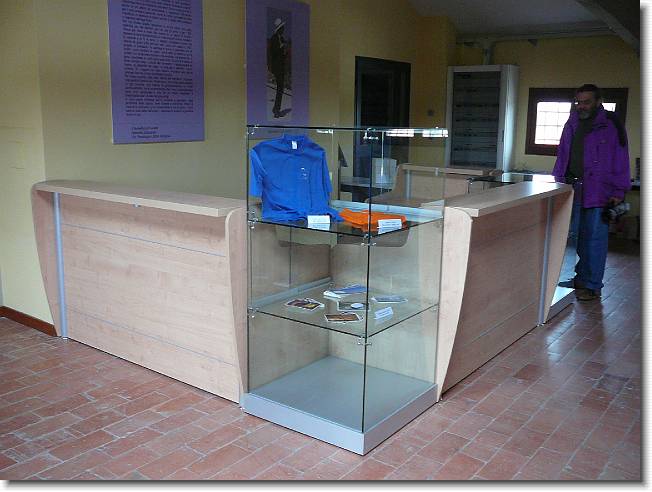 Clicca per scorrere le foto originali ingrandite
