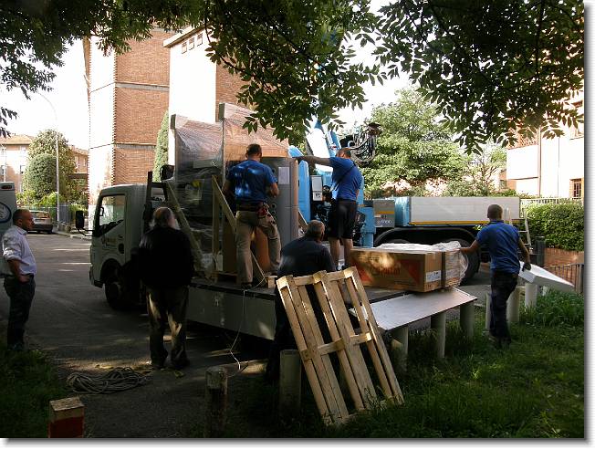 Clicca per scorrere le foto originali ingrandite