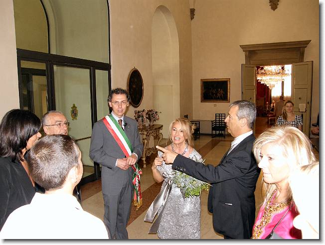 Clicca per scorrere le foto originali ingrandite