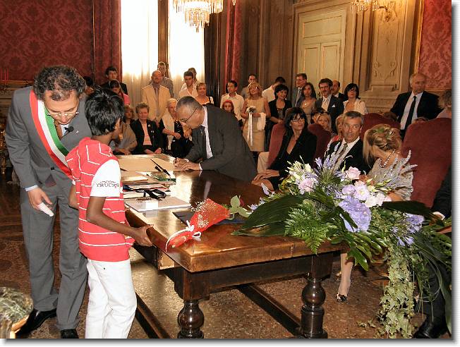 Clicca per scorrere le foto originali ingrandite