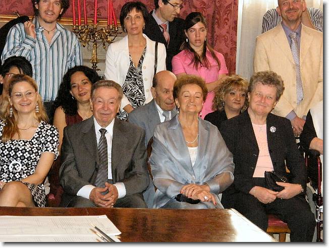 Clicca per scorrere le foto originali ingrandite