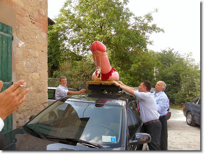 Clicca per scorrere le foto originali ingrandite
