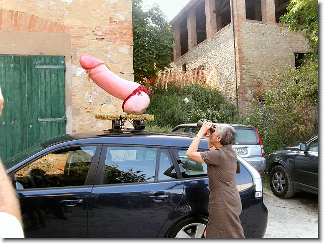 Clicca per scorrere le foto originali ingrandite