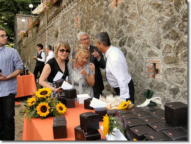 Clicca per scorrere le foto originali ingrandite