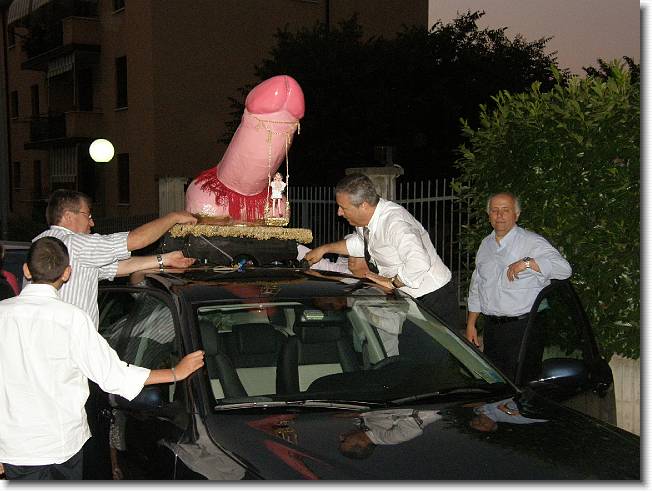 Clicca per scorrere le foto originali ingrandite