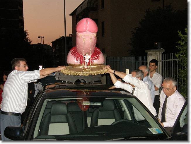 Clicca per scorrere le foto originali ingrandite