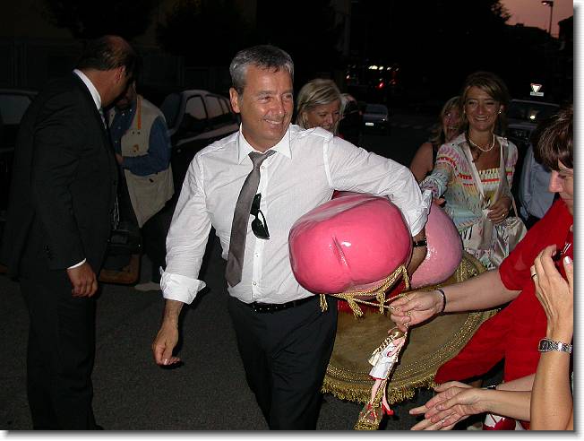 Clicca per scorrere le foto originali ingrandite