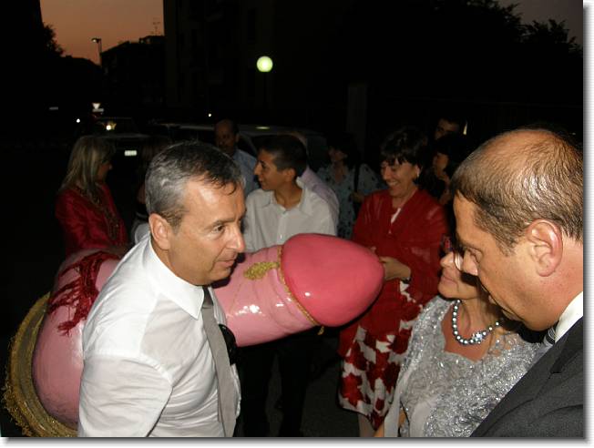 Clicca per scorrere le foto originali ingrandite