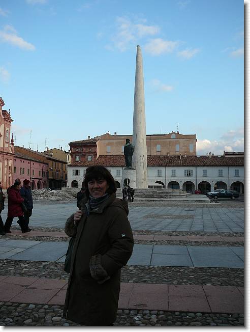 Clicca per scorrere le foto originali ingrandite