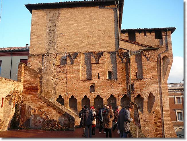 Clicca per scorrere le foto originali ingrandite