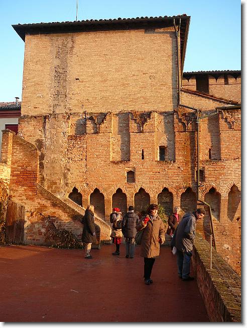 Clicca per scorrere le foto originali ingrandite