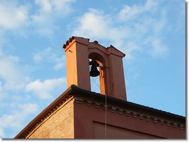 Clicca per scorrere le foto originali ingrandite
