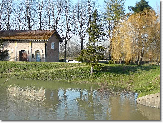 Clicca per scorrere le foto originali ingrandite