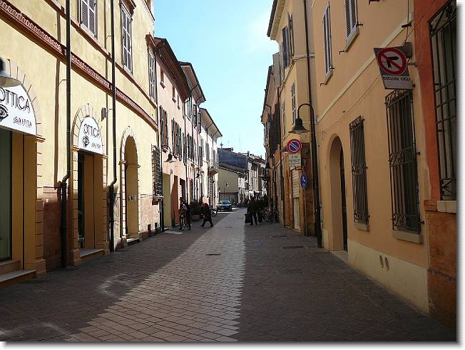 Clicca per scorrere le foto originali ingrandite