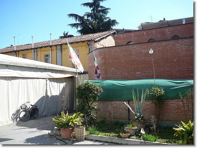 Clicca per scorrere le foto originali ingrandite