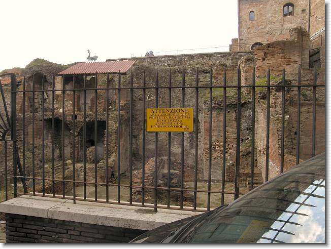 Clicca per scorrere le foto originali ingrandite