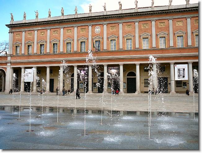 Clicca per scorrere le foto originali ingrandite