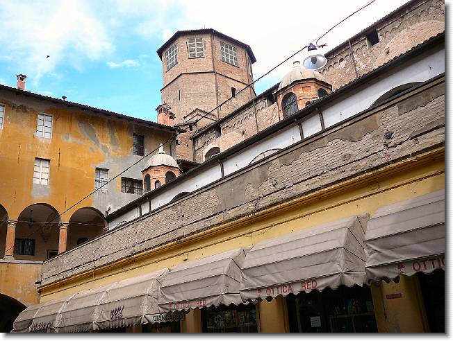 Clicca per scorrere le foto originali ingrandite