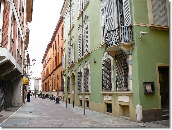 Clicca per scorrere le foto originali ingrandite