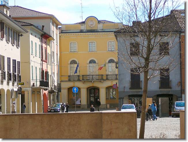 Clicca per scorrere le foto originali ingrandite