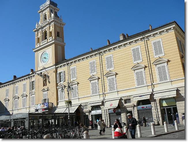 Clicca per scorrere le foto originali ingrandite