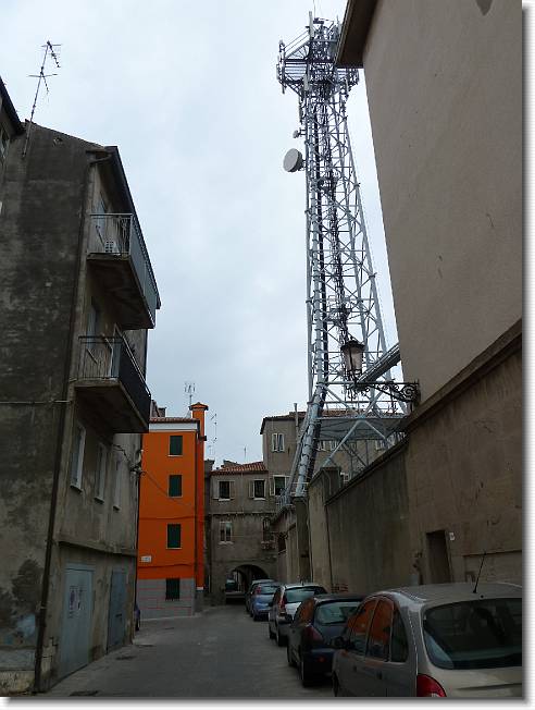 Clicca per scorrere le foto originali ingrandite