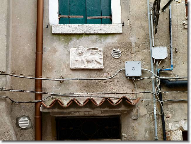 Clicca per scorrere le foto originali ingrandite