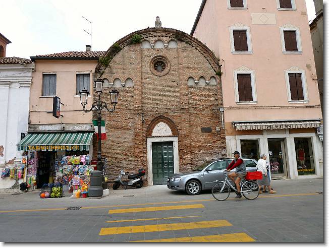 Clicca per scorrere le foto originali ingrandite
