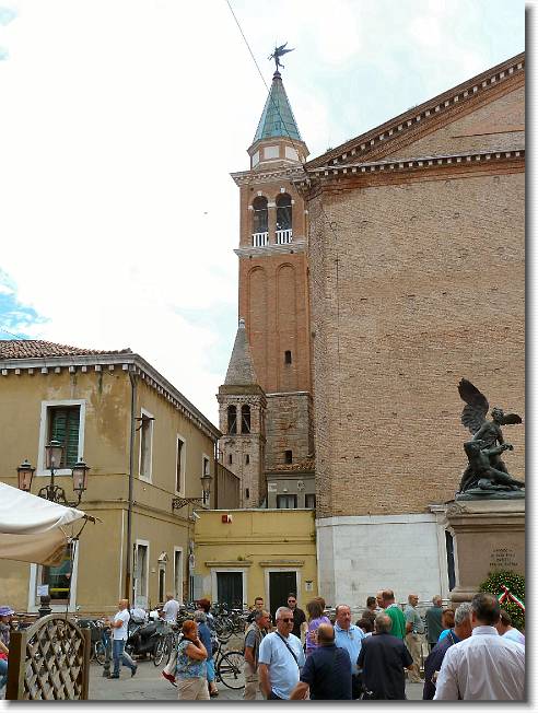 Clicca per scorrere le foto originali ingrandite
