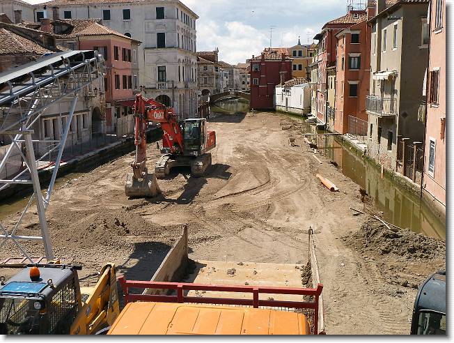 Clicca per scorrere le foto originali ingrandite