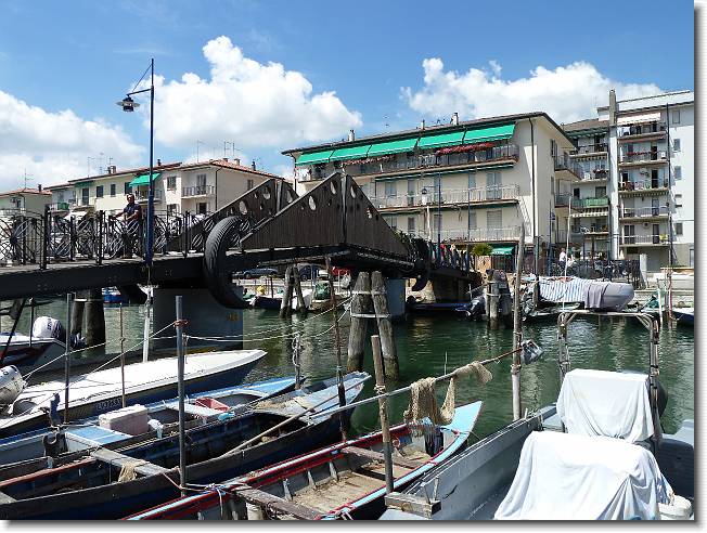 Clicca per scorrere le foto originali ingrandite