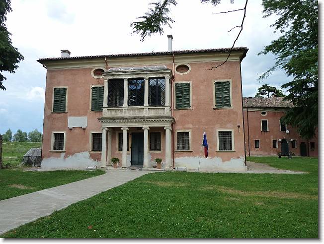 Clicca per scorrere le foto originali ingrandite