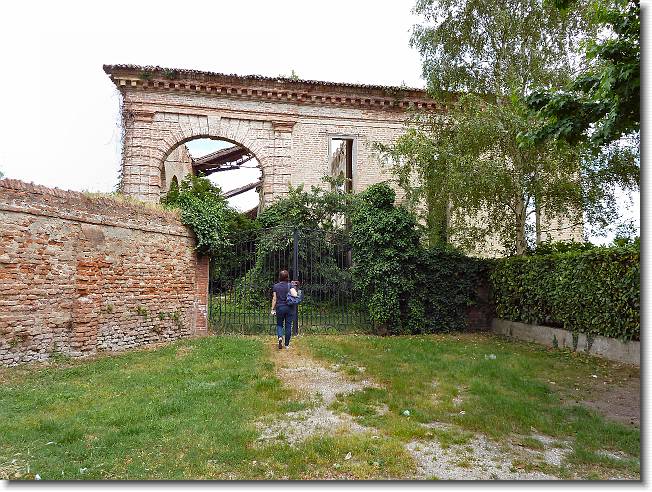 Clicca per scorrere le foto originali ingrandite