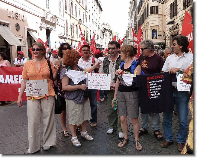 Clicca per scorrere le foto originali ingrandite