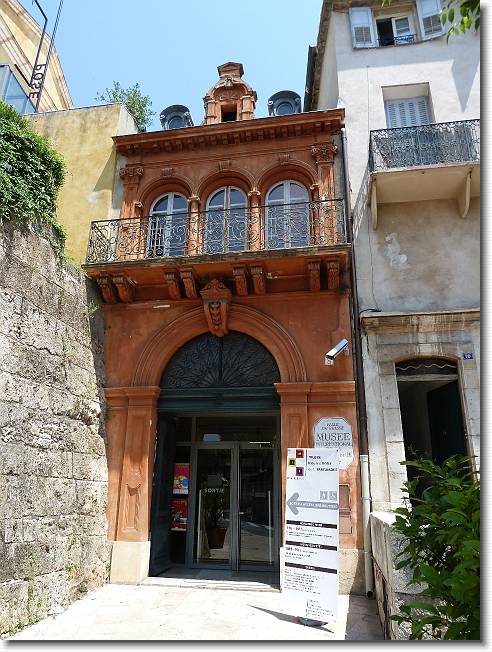 Clicca per scorrere le foto originali ingrandite