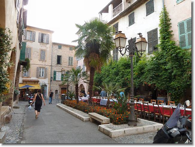 Clicca per scorrere le foto originali ingrandite